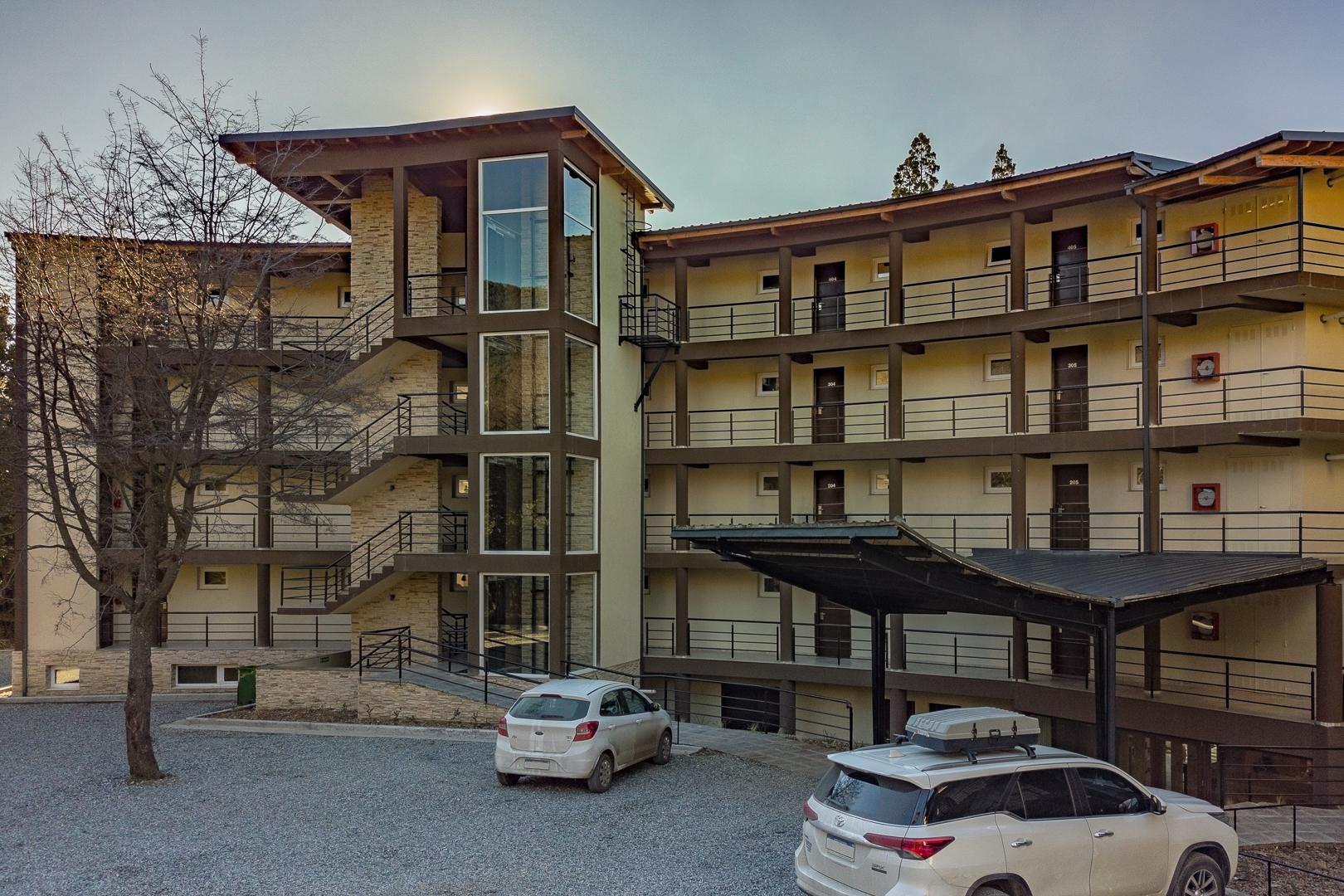 Aguila Mora & Hotel